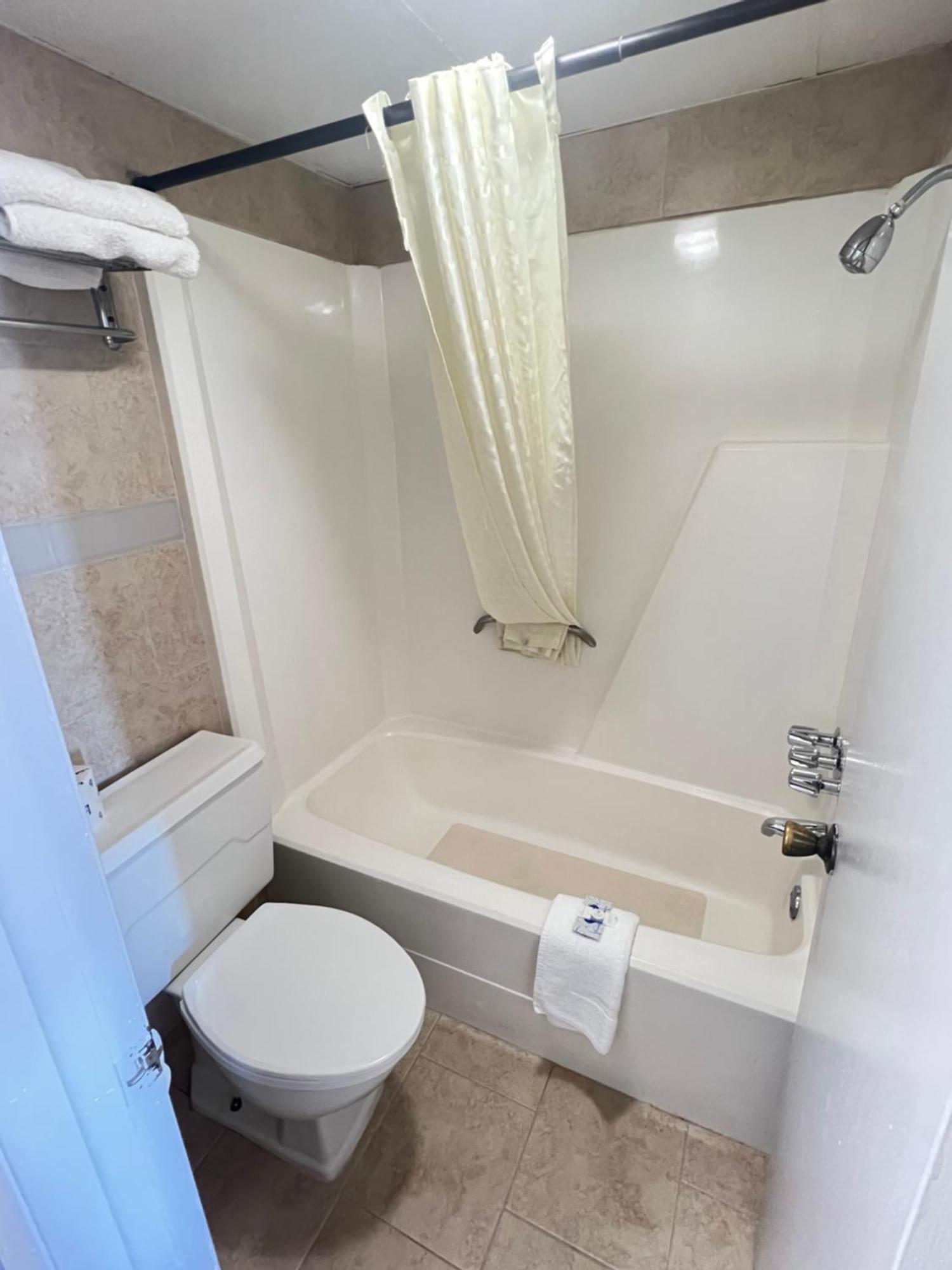 Hotel 81 El Reno ภายนอก รูปภาพ