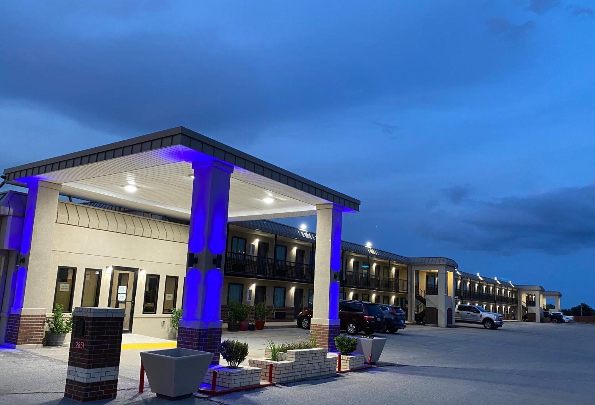 Hotel 81 El Reno ภายนอก รูปภาพ